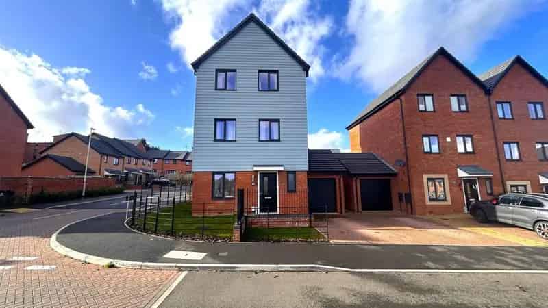4 bedroom detached house for sale