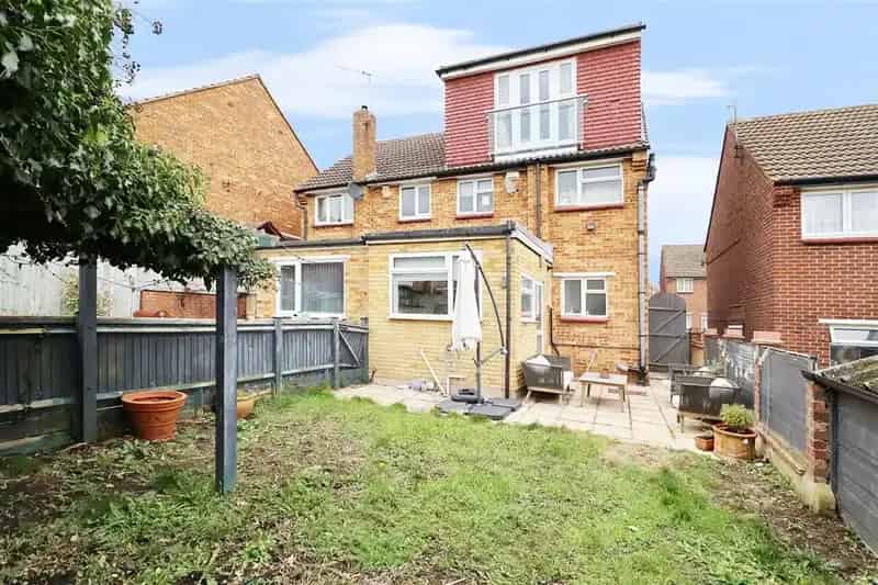 4 Bedroom Semi-Detached House for Sale