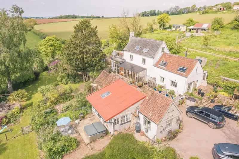 4 Bedroom Detached Farmhouse with Barn Conversion for Sale