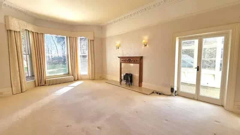 11 Bedroom Flat for Sale - Home & Income Opportunity