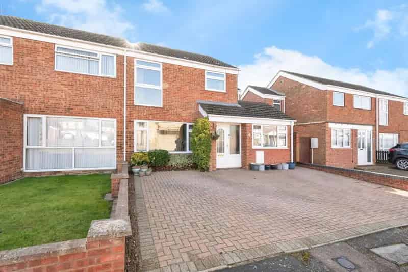 5 Bedroom Semi Detached House For Sale