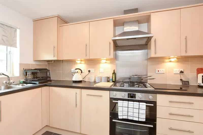 1 Bedroom Maisonette for Sale Near Caterham Station