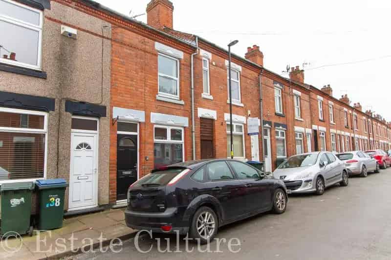 3 Bedroom Terraced House To Rent