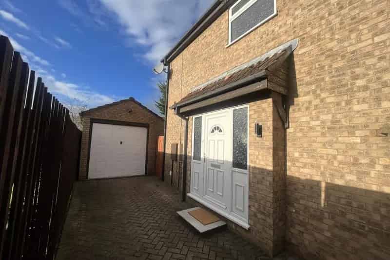Family Home with Driveway Garage and Garden Zero Deposit Available