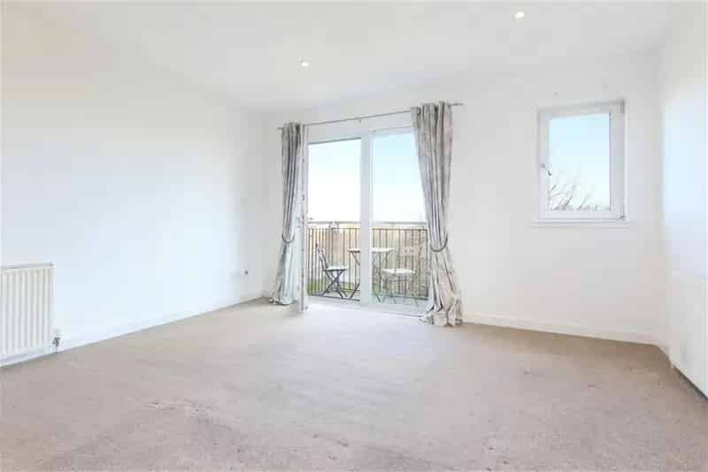 2 Bed Flat Easter Road Lochend Park View Modern Apartment Secure Parking