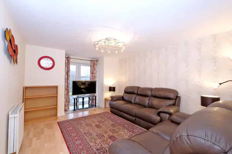 2 Bedroom Apartment Near Aberdeen Beach