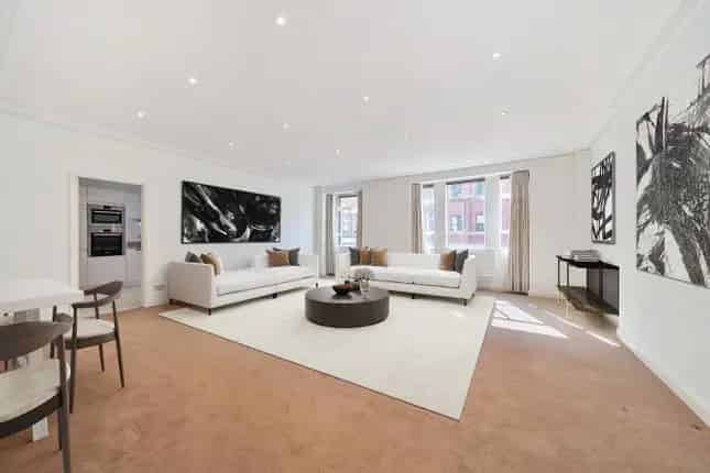 2-Bedroom Apartment in London SW1Y Near St James's Park