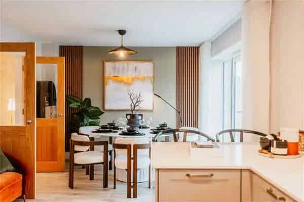 4 Bedroom Detached Home with Fitted Kitchen and En-Suite