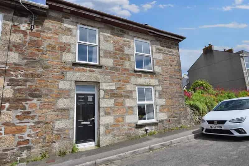 3 Bedroom End Terrace House For Sale