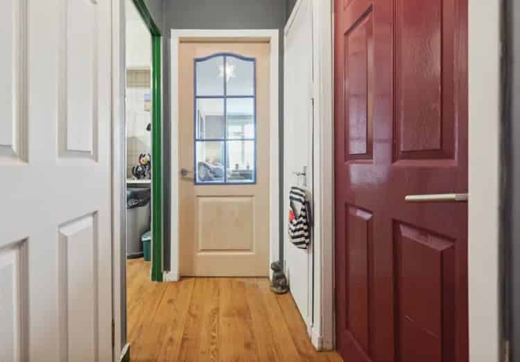 Spacious 1-Bed Flat with Water Views Near Helensburgh Town Centre