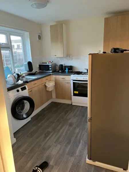 Flat For Rent in Southend-on-Sea, England