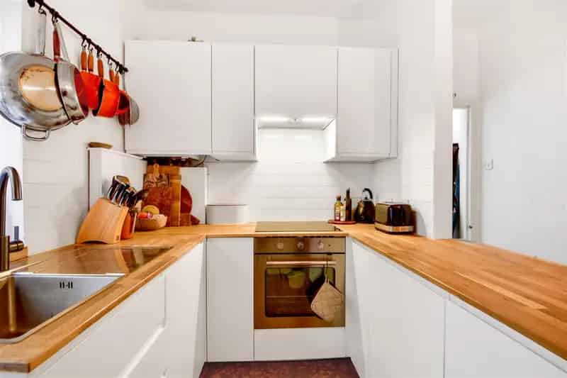 2 bedroom Flat
 For Sale 
Total Size: 605 SQ FT