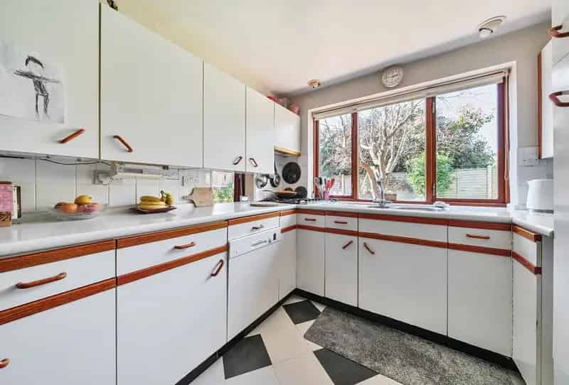 6 Bedroom Semi Detached House For Sale