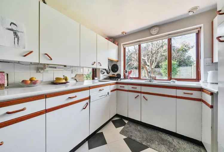 6 Bedroom Semi Detached House For Sale