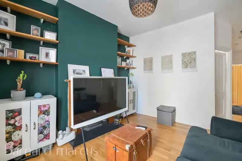 Cosy One Bedroom Flat West London Near Transport Links