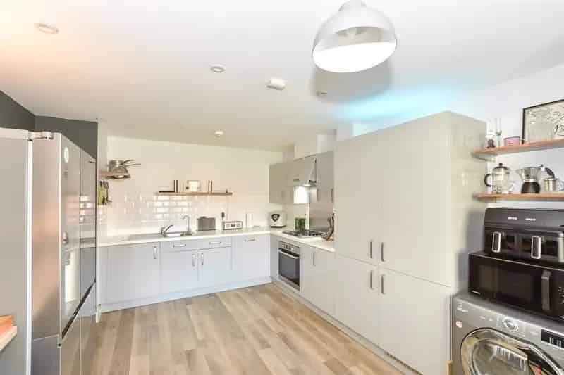 3 Bedroom End Terrace House for Sale