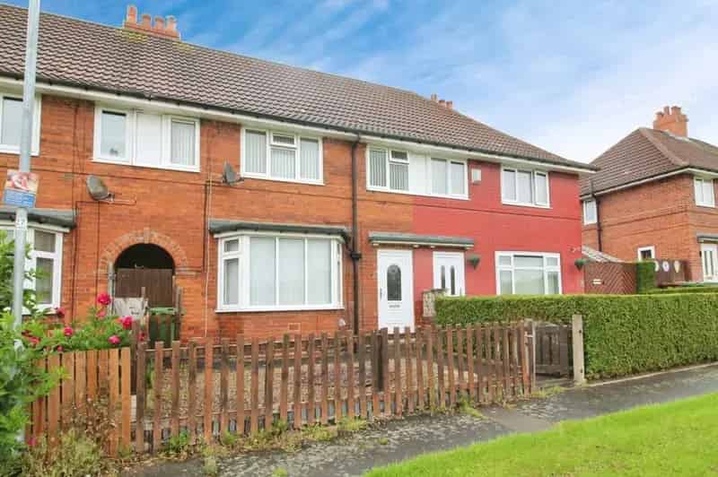3 Bedroom Mid Terrace House Leeds LS14