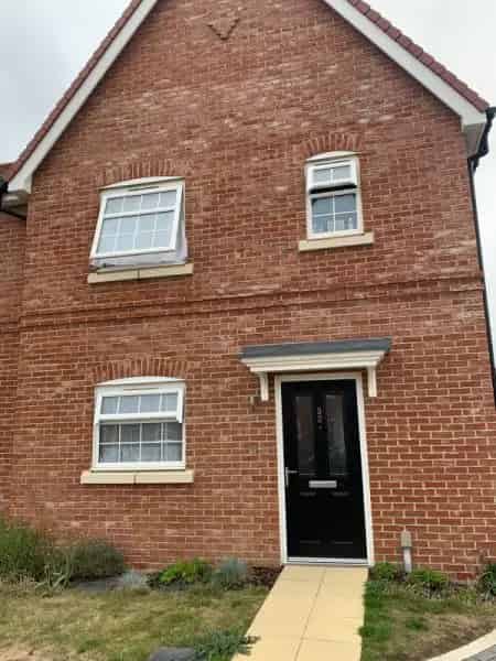 3 Bedroom New Build House with Driveway and Garden