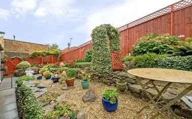 Bungalow For Sale in Yeovil, England