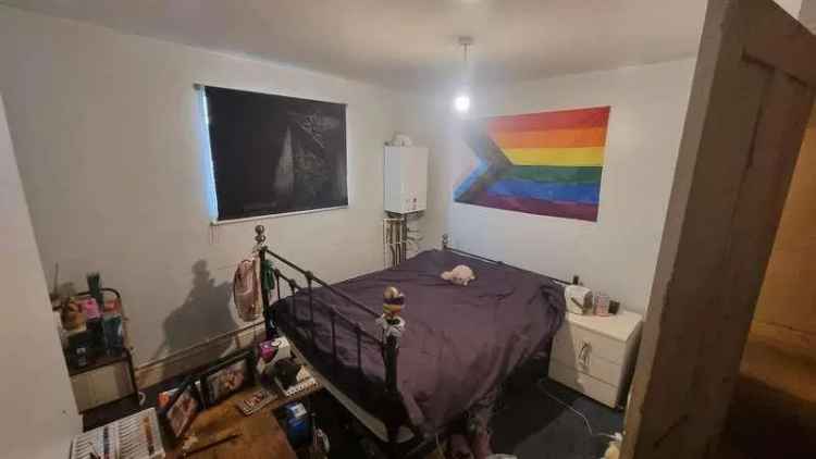 6 Bed Property for Sale - Freehold Investment Opportunity