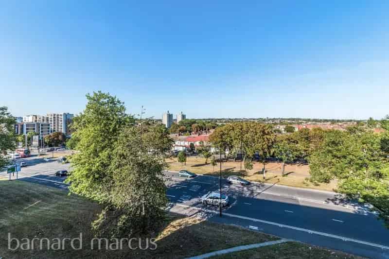 Flat For Rent , Bounds Green Road, London, England