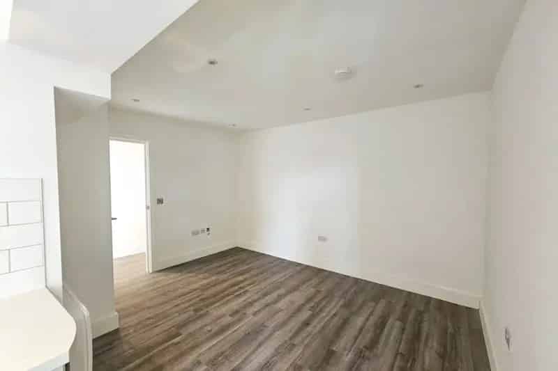 Modern Southampton Flat for Professionals - Unfurnished