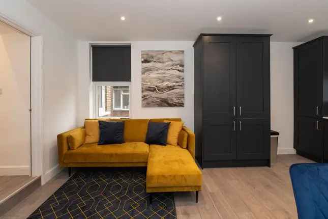 3-Bedroom Flat North Finchley Short Term Let