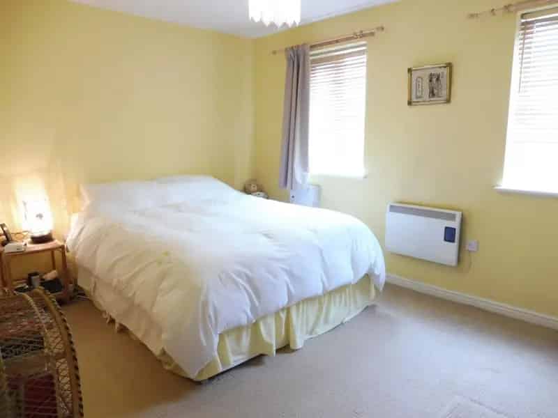 1 Bedroom Apartment Pengam Green