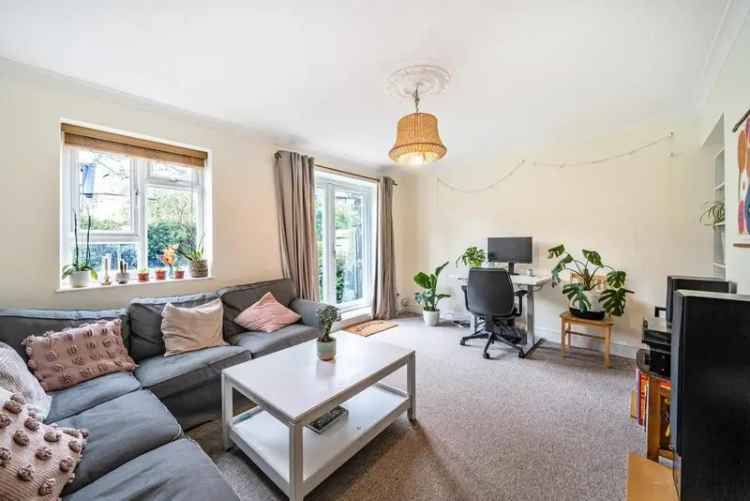 Flat For Sale in London, England