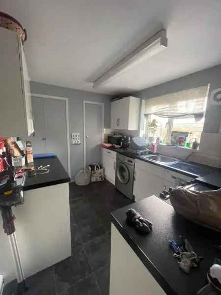 Flat For Rent in Horsham, England