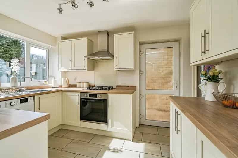 Detached Home in Woodsetton - 3 Beds, Conservatory, Garage