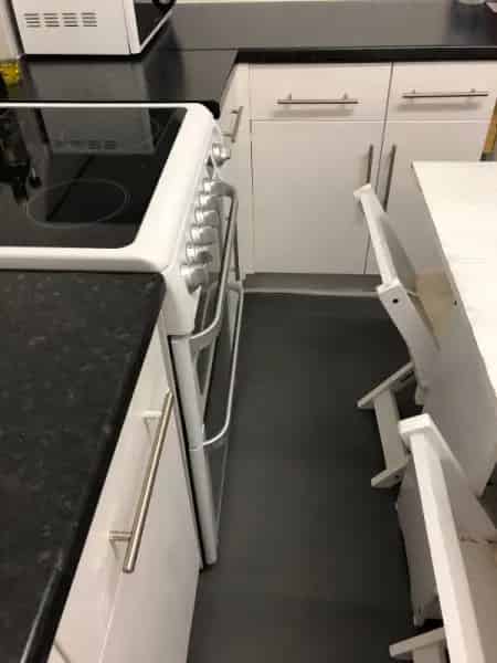 Spacious 2-Bedroom Flat in Southsea with Balcony