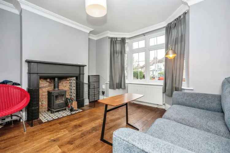 3 Bed Semi-Detached House in Oval Gardens - Chain Free