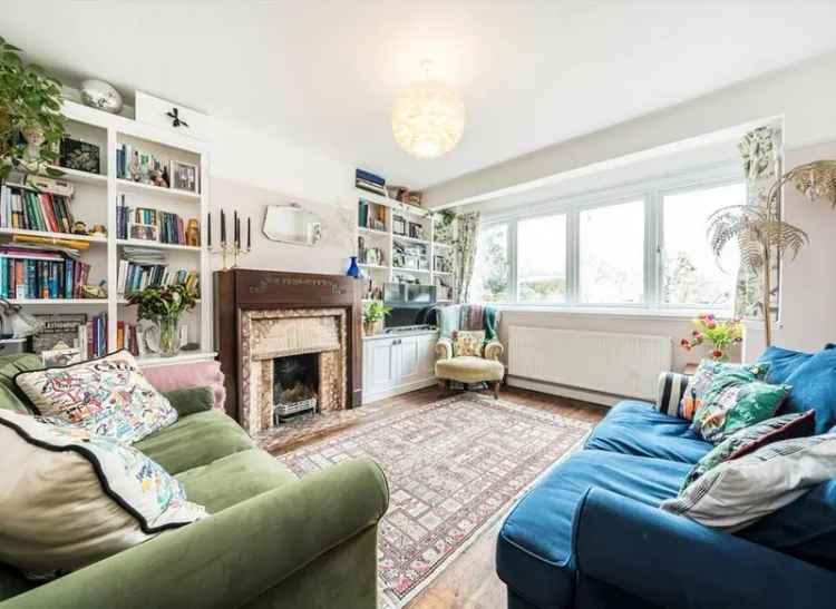 3 Bed 1930s House with Garden Studio Near Stations