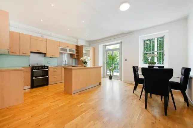 Flat to rent in Hamilton Terrace, London NW8