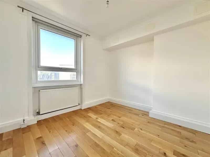 2 Bedroom Flat near Brighton Station