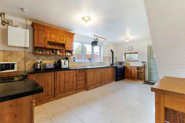 5 Bedroom Detached House for Sale Near Village Center