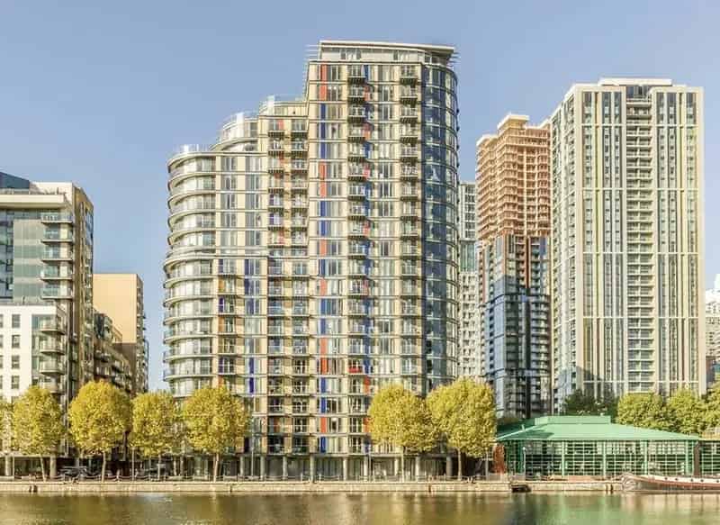 2 Bed 2 Bath Modern Apartment South Quay 1000 Sqft