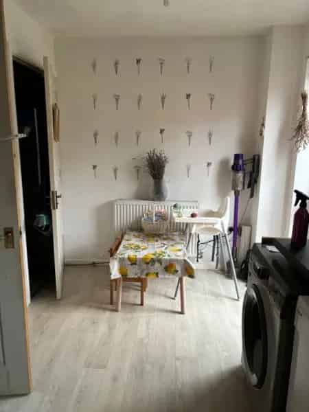 Large 2 Bedroom House Near Amenities