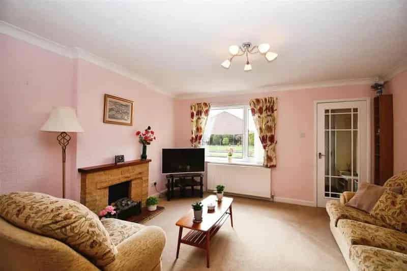 2 bedroom detached bungalow for sale