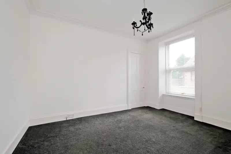 Superb Ground Floor Granite Flat with Exclusive Parking and Garden