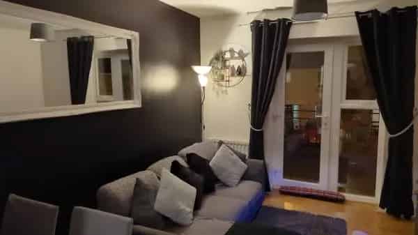 2-Bedroom Apartment Near Schools and Shops