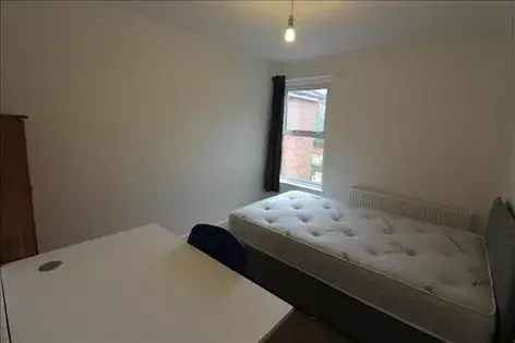 3 Bed Student House 33m² Southampton