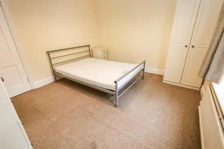 6 Bedroom Student House Near University