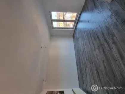 2 Double Bedroom Flat London 51m² Newly Refurbished
