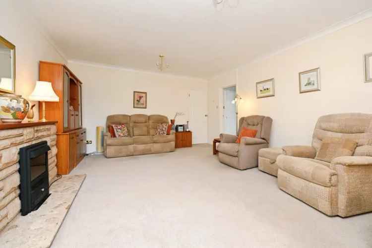 Spacious Semi-Detached Bungalow with Garage and Garden