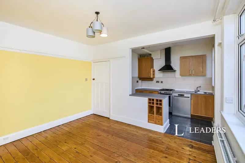 3 bedroom semi-detached house to rent