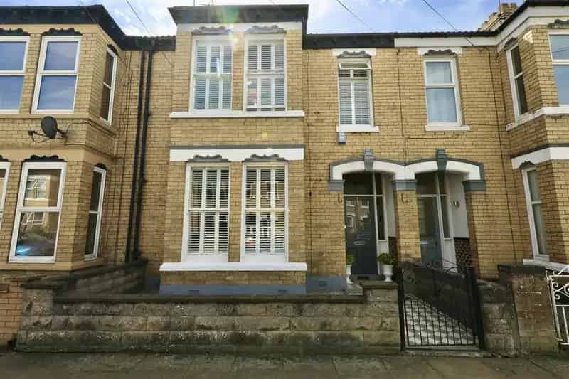 3 Bedroom Terraced House for Sale Near Schools and Amenities