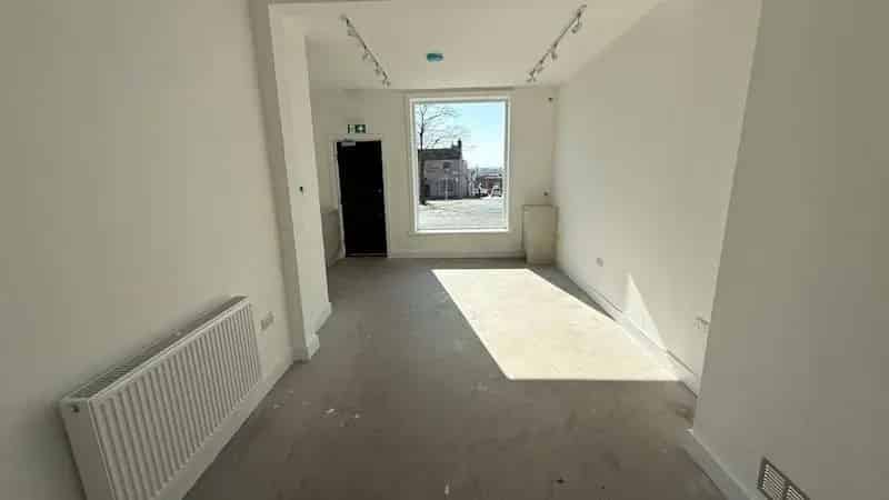 Refurbished Retail Unit Tunstall 483 sq ft