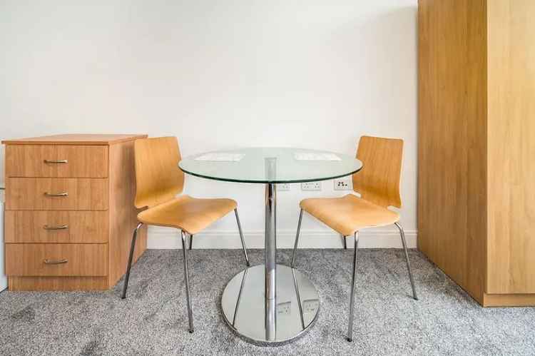 Studio Apartment Liverpool L1 One Park West Zero Deposit Available